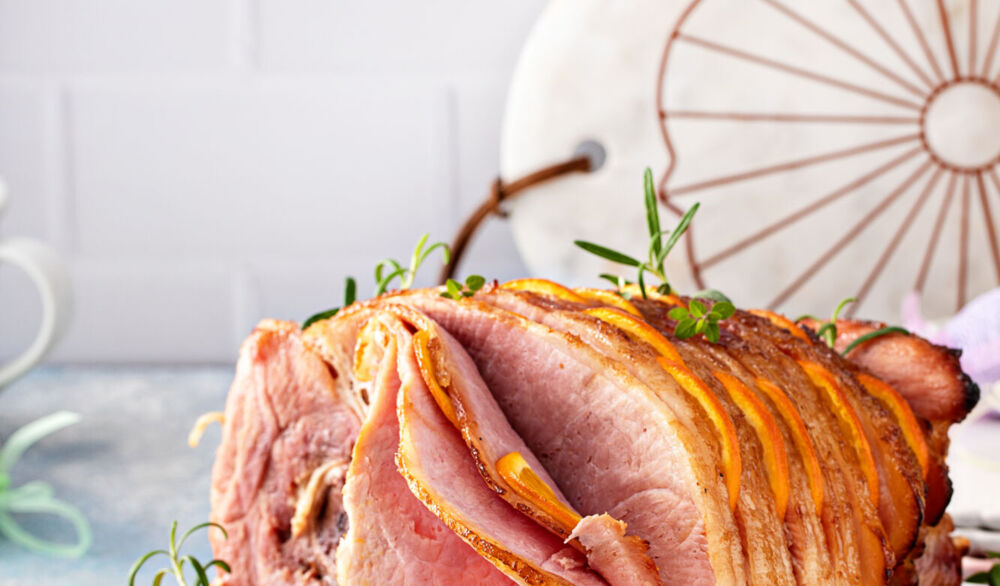 Traditional-Easter-ham-with-orange-honey-glaze-1395404270_4480x6720.jpeg